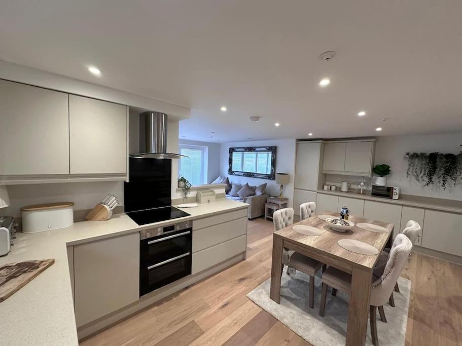 2Bed Ground Floor Flat + Garden Apartment Sunningwell ภายนอก รูปภาพ